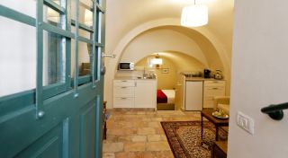 accommodation go with cats jerusalem The Templer Inn